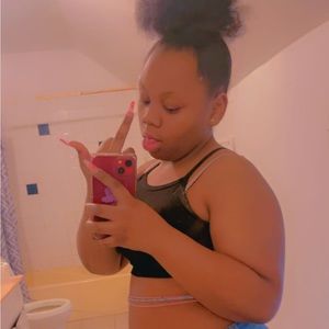 Meet your Posher, Damika